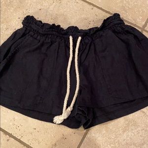 Black linen Roxy ocean shorts